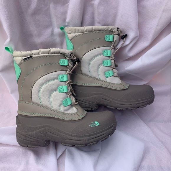 The North Face Waterproof/Insulated Boots (Size 4) Gray w/Seafoam Green Trim - Picture 16 of 16